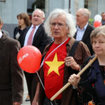 Pochód sympatyków SLD ulicą Sienkiewicza do parku miejskiego w Kielcach / Kamil Król / Radio Kielce