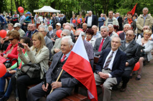 Pochód sympatyków SLD ulicą Sienkiewicza do parku miejskiego w Kielcach / Kamil Król / Radio Kielce