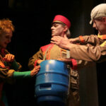 Premiera "Kukuryku na patyku, czyli o dwóch takich" w teatrze Kubuś / Kamil Król / Radio Kielce