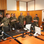 Żołnierze z Polski i Brazylii, którzy szkolą się w Kielcach przed wyjazdami na misje Organizacji Narodów Zjednoczonych odwiedzili dziś Radio Kielce. / Wojciech Habdas / Radio Kielce