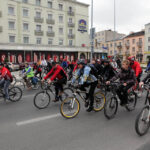 22.9.2013 Światowy dzień bez samochodu. Rowerowa masa krytyczna / Wojciech Habdas / Radio Kielce