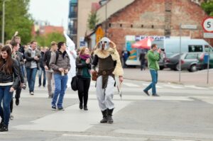 Korowód studencki Juwenalia 2014 - w przemarszu pojawili się też Wikingowie / Stanisław Blinstrub / Radio Kielce