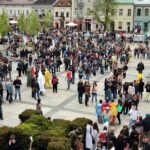 Korowód studencki Juwenalia 2014 - studenci na Rynku / Stanisław Blinstrub / Radio Kielce