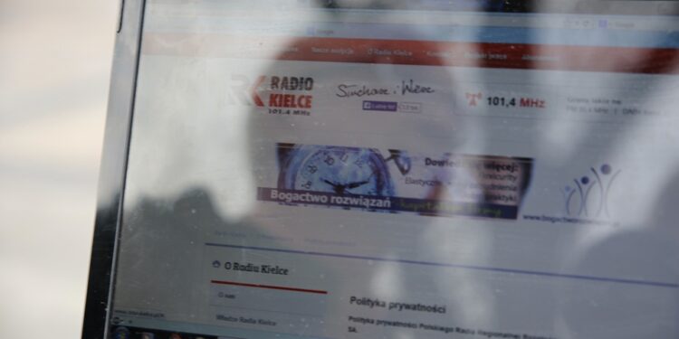 Darmowe WiFi w Kielcach  strona internetowa Radia Kielce na Rynku / Stanisław Blinstrub / Radio Kielce