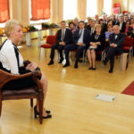 Jubileusz czterdziestolecia pracy naukowej profesor Reginy Renz. Na początku uroczystości odczytane zostały listy gratulacyjne. / Wojciech Habdas / Radio Kielce