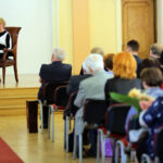 Jubileusz czterdziestolecia pracy naukowej profesor Reginy Renz. Na początku uroczystości odczytane zostały listy gratulacyjne. / Wojciech Habdas / Radio Kielce