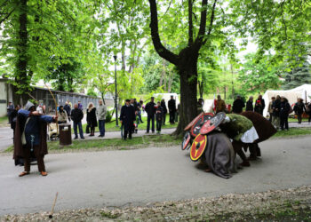 Po zakończeniu części oficjalnej w Parku Miejskim rozpoczął się piknik historyczny z udziałem grup rekonstrukcyjnych. / Wojciech Habdas / Radio Kielce