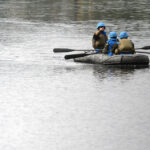 21 oficerów Wojska Polskiego i jeden żołnierz z Brazylii szkolą się w Kielcach przed wyjazdami na misje Organizacji Narodów Zjednoczonych. Obserwatorzy docierają na wysepkę. / Wojciech Habdas / Radio Kielce