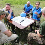 21 oficerów Wojska Polskiego i jeden żołnierz z Brazylii szkolą się w Kielcach przed wyjazdami na misje Organizacji Narodów Zjednoczonych. Obserwatorzy zbierają informacje. / Wojciech Habdas / Radio Kielce