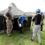 21 oficerów Wojska Polskiego i jeden żołnierz z Brazylii szkolą się w Kielcach przed wyjazdami na misje Organizacji Narodów Zjednoczonych. Obserwatorzy zbierają informacje. / Wojciech Habdas / Radio Kielce