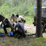 21 oficerów Wojska Polskiego i jeden żołnierz z Brazylii szkolą się w Kielcach przed wyjazdami na misje Organizacji Narodów Zjednoczonych. Zasadzka na niczego nie spodziewających się obserwatorów. / Wojciech Habdas / Radio Kielce