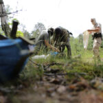 21 oficerów Wojska Polskiego i jeden żołnierz z Brazylii szkolą się w Kielcach przed wyjazdami na misje Organizacji Narodów Zjednoczonych. Zasadzka na niczego nie spodziewających się obserwatorów. / Wojciech Habdas / Radio Kielce