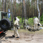 21 oficerów Wojska Polskiego i jeden żołnierz z Brazylii szkolą się w Kielcach przed wyjazdami na misje Organizacji Narodów Zjednoczonych. Zasadzka na niczego nie spodziewających się obserwatorów. / Wojciech Habdas / Radio Kielce
