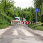 Pod ścieżką rowerową, przebiegającą wzdłuż Silnicy, przebudowywany jest wodociąg i kanalizacja. / Wojciech Habdas / Radio Kielce