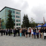 Przedstawiciele władz miasta, województwa, uczelni wyższych, przedsiębiorcy a także podsekretarz stanu w Ministerstwie Infrastruktury i Rozwoju Iwona Wendel wzięli udział w uroczystości „Wbicia pierwszej łopaty pod budowę Zespołu Inkubatorów KPT”. / Wojciech Habdas / Radio Kielce