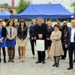 Przedstawiciele władz miasta, województwa, uczelni wyższych, przedsiębiorcy a także podsekretarz stanu w Ministerstwie Infrastruktury i Rozwoju Iwona Wendel wzięli udział w uroczystości „Wbicia pierwszej łopaty pod budowę Zespołu Inkubatorów KPT”. / Wojciech Habdas / Radio Kielce