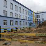 Przedstawiciele władz miasta, województwa, uczelni wyższych, przedsiębiorcy a także podsekretarz stanu w Ministerstwie Infrastruktury i Rozwoju Iwona Wendel wzięli udział w uroczystości „Wbicia pierwszej łopaty pod budowę Zespołu Inkubatorów KPT”. / Wojciech Habdas / Radio Kielce