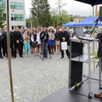 Przedstawiciele władz miasta, województwa, uczelni wyższych, przedsiębiorcy a także podsekretarz stanu w Ministerstwie Infrastruktury i Rozwoju Iwona Wendel wzięli udział w uroczystości „Wbicia pierwszej łopaty pod budowę Zespołu Inkubatorów KPT”. / Wojciech Habdas / Radio Kielce