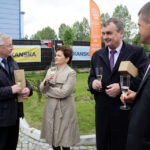 Przedstawiciele władz miasta, województwa, uczelni wyższych, przedsiębiorcy a także podsekretarz stanu w Ministerstwie Infrastruktury i Rozwoju Iwona Wendel wzięli udział w uroczystości „Wbicia pierwszej łopaty pod budowę Zespołu Inkubatorów KPT”. / Wojciech Habdas / Radio Kielce