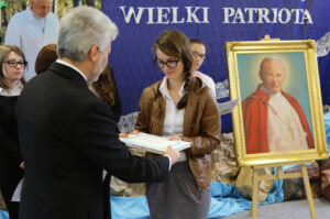 Podczas uroczystości podsumowano także projekt związany z upamiętnieniem kanonizacji papieża. / Wojciech Habdas / Radio Kielce
