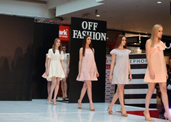 Off Fashion - pokaz mody kielczanki Aleksandry Król w Galerii Echo / Stanisław Blinstrub / Radio Kielce