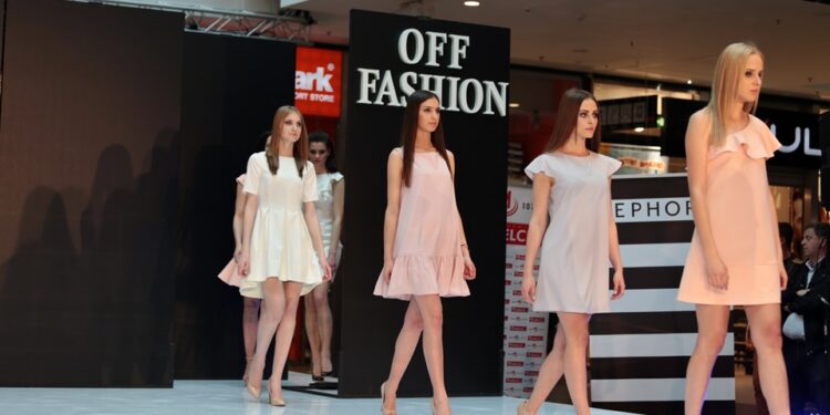 Off Fashion - pokaz mody kielczanki Aleksandry Król w Galerii Echo / Stanisław Blinstrub / Radio Kielce