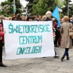 Pikieta Pielęgniarek pod urzędem Marszałkowskim Województwa Świętokrzyskiego / Stanisław Blinstrub / Radio Kielce