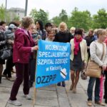 Pikieta Pielęgniarek pod urzędem Marszałkowskim Województwa Świętokrzyskiego / Stanisław Blinstrub / Radio Kielce