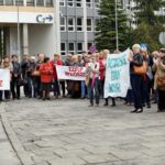 Pikieta Pielęgniarek pod urzędem Marszałkowskim Województwa Świętokrzyskiego / Stanisław Blinstrub / Radio Kielce