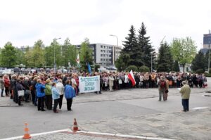 Pikieta Pielęgniarek pod urzędem Marszałkowskim Województwa Świętokrzyskiego / Stanisław Blinstrub / Radio Kielce