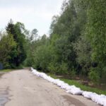 W miejscowości Przezwody w gminie Wilczyce wylała niewielka rzeka Opatówka / Robert Felczak / Radio Kielce