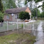 W miejscowości Przezwody w gminie Wilczyce wylała niewielka rzeka Opatówka / Robert Felczak / Radio Kielce