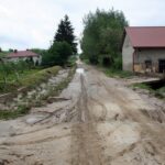 W miejscowości Przezwody w gminie Wilczyce wylała niewielka rzeka Opatówka / Robert Felczak / Radio Kielce