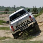 Właściciele terenowych samochodów koncernu Toyota spotkali się w Dębskiej Woli / Robert Felczak / Radio Kielce