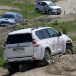 Właściciele terenowych samochodów koncernu Toyota spotkali się w Dębskiej Woli / Robert Felczak / Radio Kielce