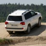 Właściciele terenowych samochodów koncernu Toyota spotkali się w Dębskiej Woli / Robert Felczak / Radio Kielce