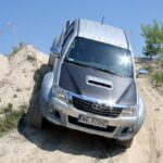 Właściciele terenowych samochodów koncernu Toyota spotkali się w Dębskiej Woli / Robert Felczak / Radio Kielce