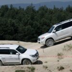 Właściciele terenowych samochodów koncernu Toyota spotkali się w Dębskiej Woli / Robert Felczak / Radio Kielce