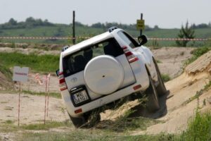 Właściciele terenowych samochodów koncernu Toyota spotkali się w Dębskiej Woli / Robert Felczak / Radio Kielce