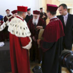 Prof. zw. dr. hab. Walery Pisarek otrzymał tytuł DOCTORA HONORIS CAUSA / Piotr Michalski / Radio Kielce