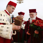 Prof. zw. dr. hab. Walery Pisarek otrzymał tytuł DOCTORA HONORIS CAUSA / Piotr Michalski / Radio Kielce