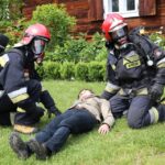 Ćwiczenia strażaków w Muzeum Wsi Kieleckiej w Tokarni. / Piotr Michalski / Radio Kielce