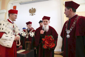 Prof. zw. dr. hab. Walery Pisarek otrzymał tytuł DOCTORA HONORIS CAUSA / Piotr Michalski / Radio Kielce