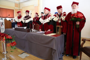 Prof. zw. dr. hab. Walery Pisarek otrzymał tytuł DOCTORA HONORIS CAUSA / Piotr Michalski / Radio Kielce