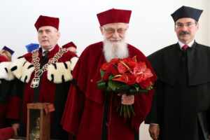 Prof. zw. dr. hab. Walery Pisarek otrzymał tytuł DOCTORA HONORIS CAUSA / Piotr Michalski / Radio Kielce