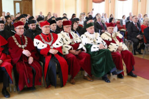 Prof. zw. dr. hab. Walery Pisarek otrzymał tytuł DOCTORA HONORIS CAUSA / Piotr Michalski / Radio Kielce