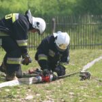 Ćwiczenia strażaków w Muzeum Wsi Kieleckiej w Tokarni. / Piotr Michalski / Radio Kielce