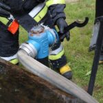 Ćwiczenia strażaków w Muzeum Wsi Kieleckiej w Tokarni. / Piotr Michalski / Radio Kielce