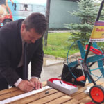 Pogoda wprawdzie nie dopisała, ale wraz ze słuchaczami udało nam się stworzyć pierwsze ogniwa wolności. / Ewa Kiślak / Radio Kielce