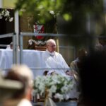 Procesja Bożego Ciała w centrum Kielc - Biskup Ordynariusz Kazimierz Ryczan / Stanisław Blinstrub / Radio Kielce